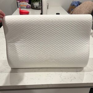 Tempur-pedic neck pillow size M